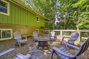 Charming Maggie Valley Getaway with Fire Pit!